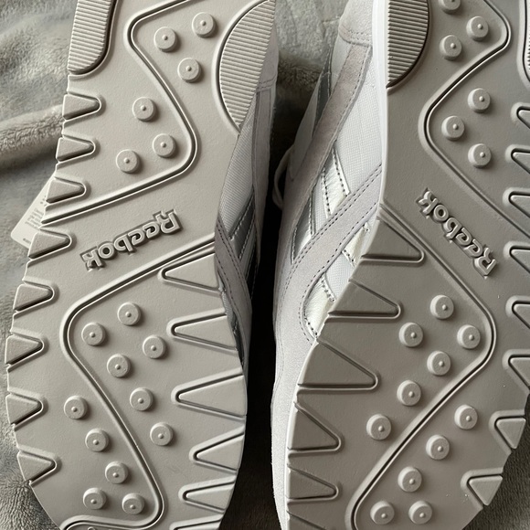 SoulCycle x Reebok Exclusive White/Grey Sneaker - Picture 5 of 13
